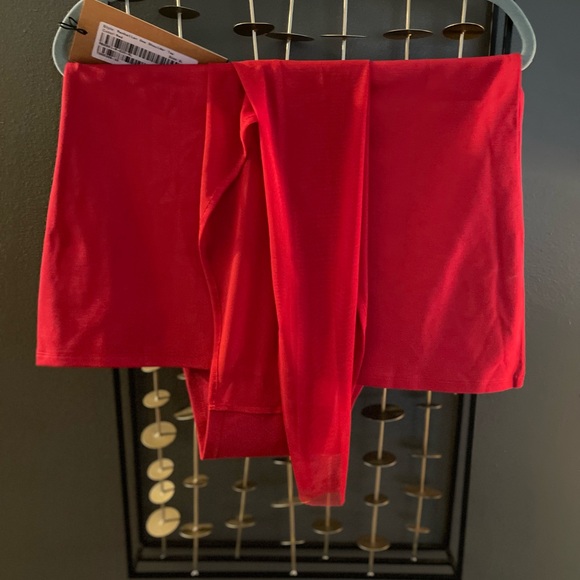 Red top. - Picture 8 of 8